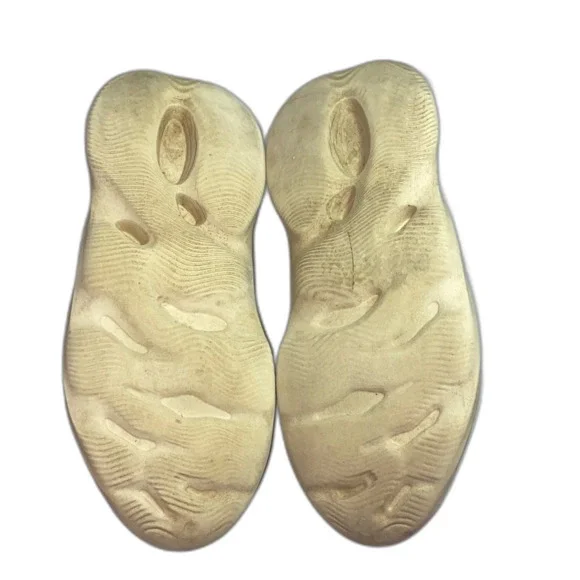 Yeezy Adidas Foam Runner Clogs in Cream Men’s Size 13 Sandals Streetwear Shoes - Picture 4 of 5